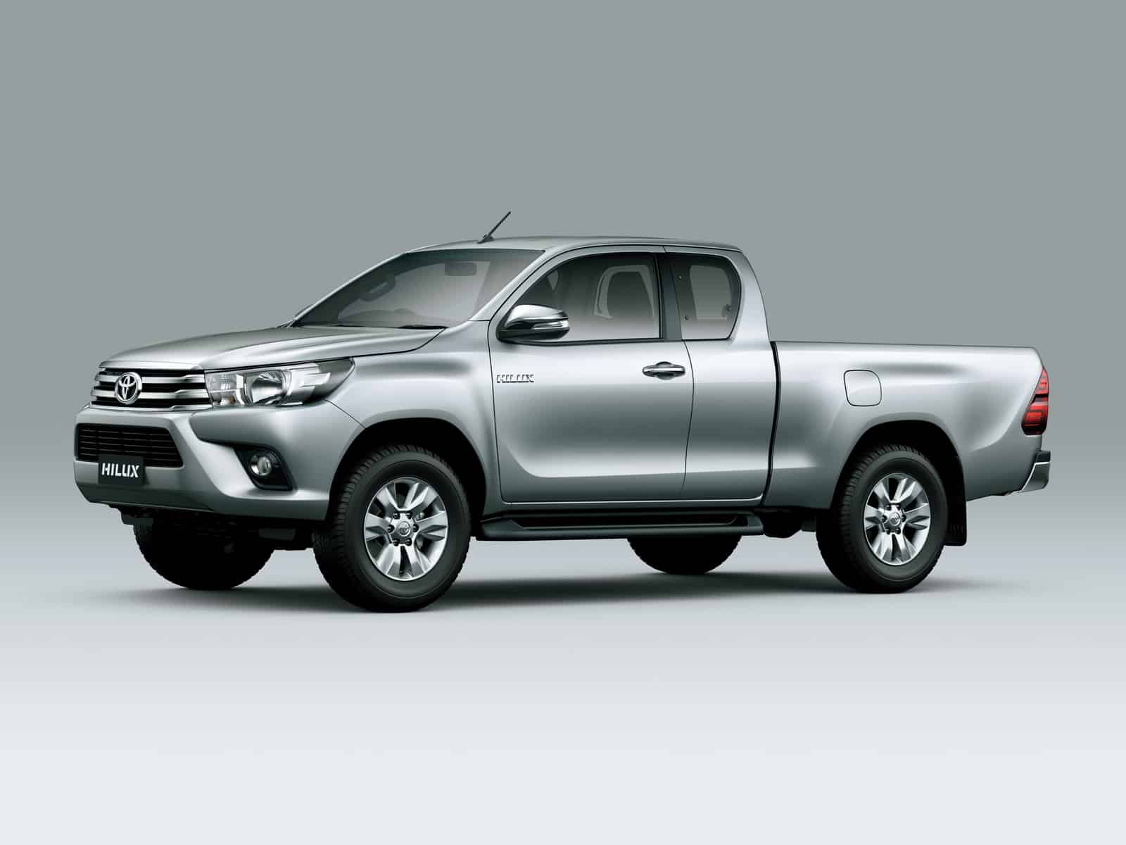 2016-Toyota-Hilux-3