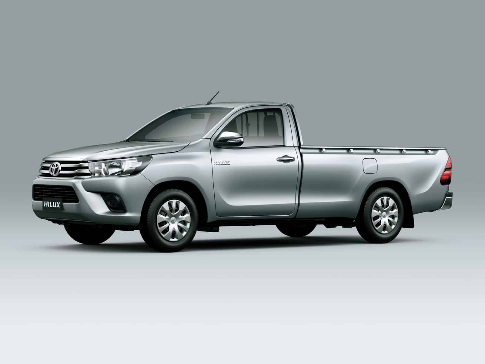 2016-Toyota-Hilux-5