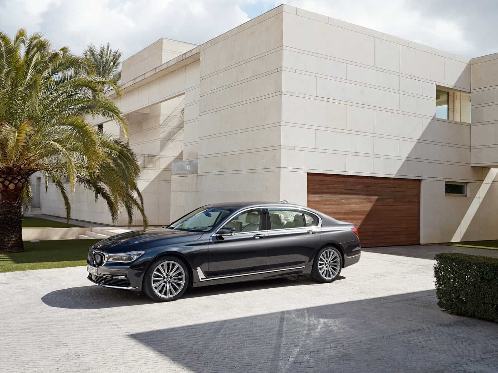 2016-BMW-7-Series-New12Carscoops