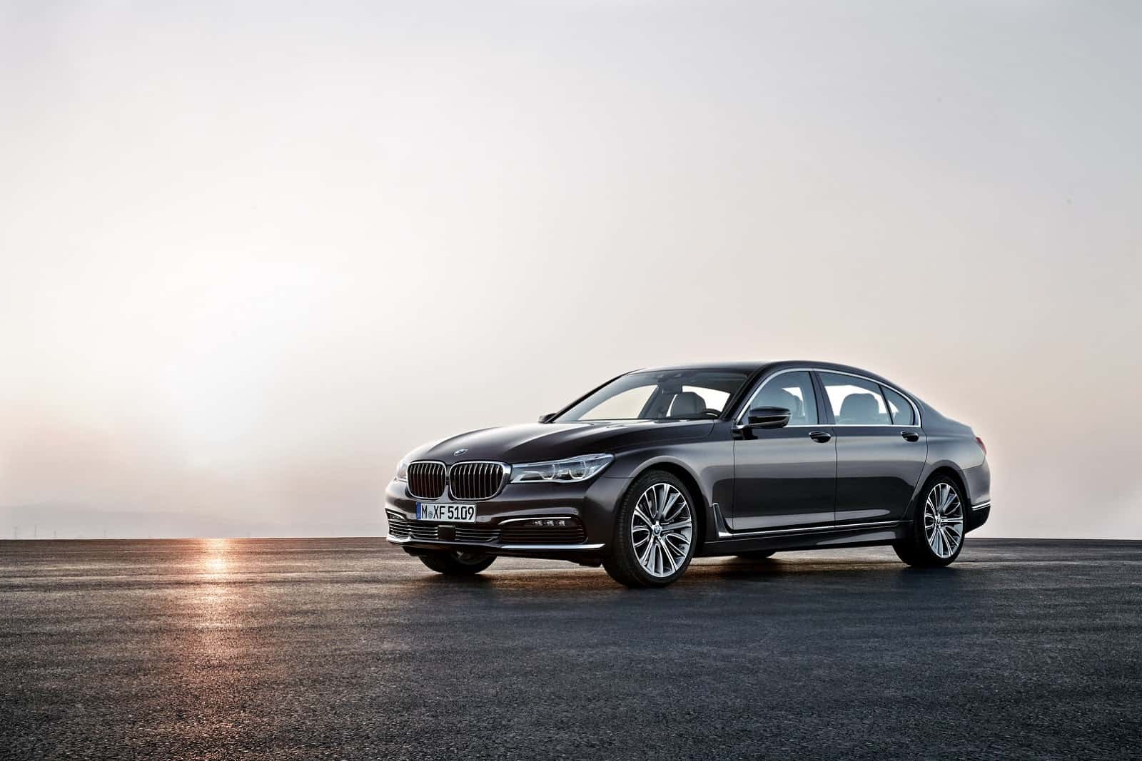2016-BMW-7-Series-New1Carscoops