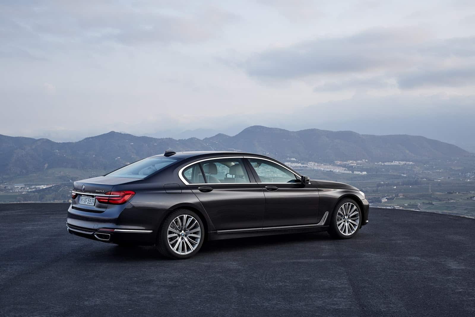 2016-BMW-7-Series-New2Carscoops