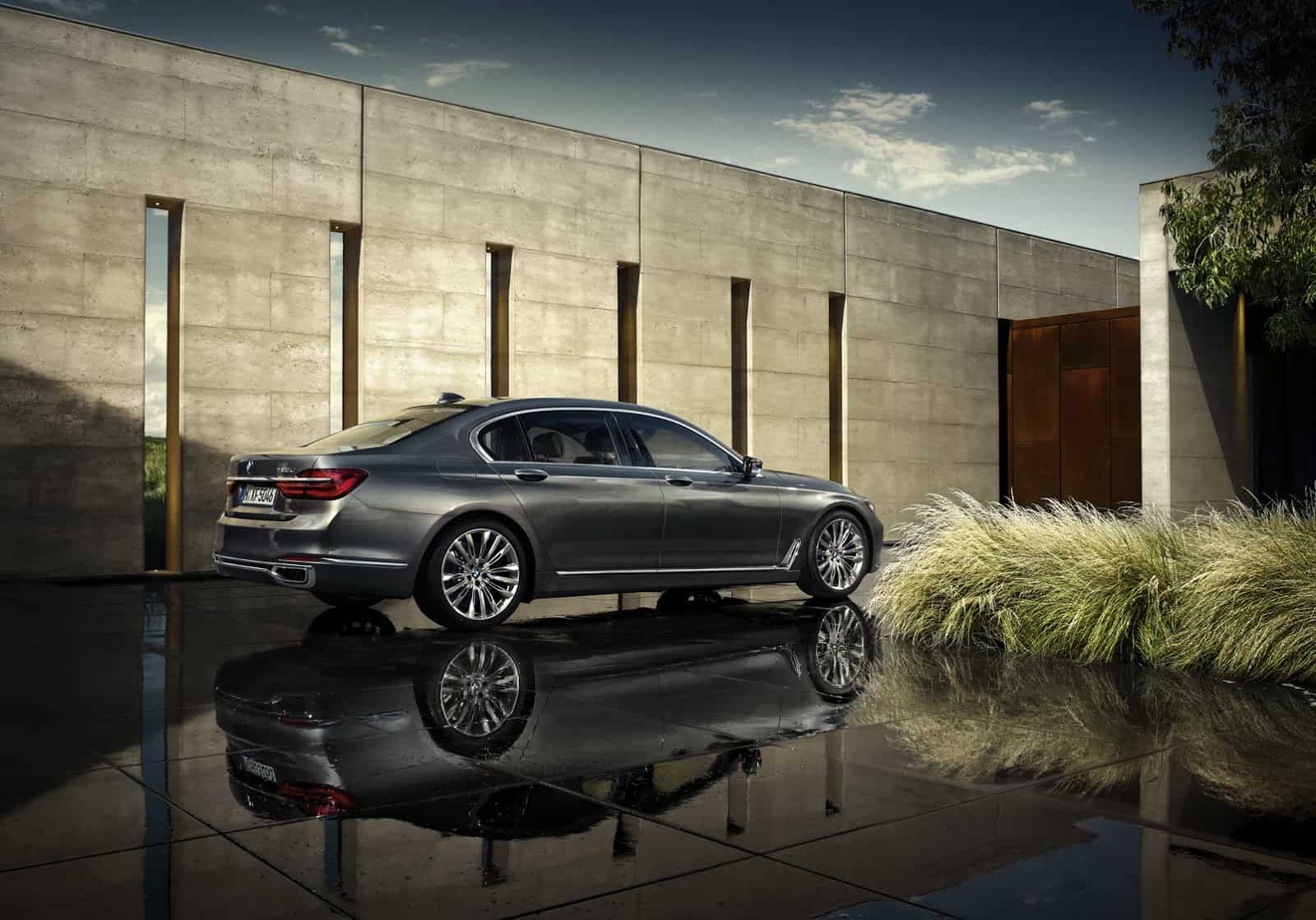 2016-BMW-7-Series-New37Carscoops