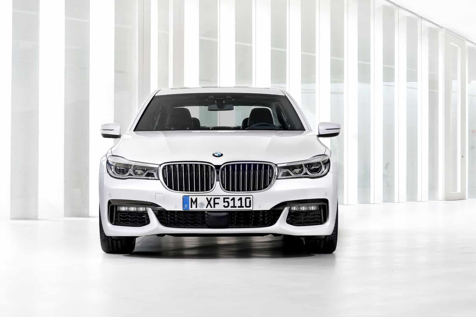 2016-BMW-7-Series-New39Carscoops