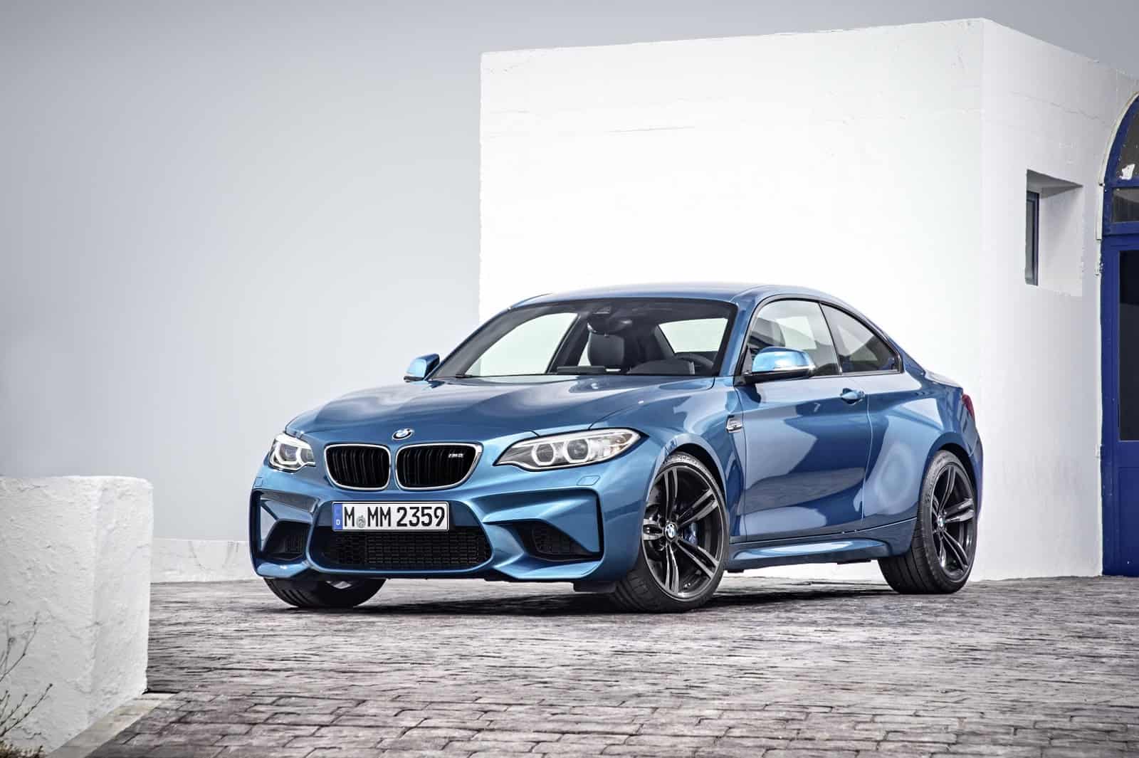 2017-BMW-M2-Coupe-11