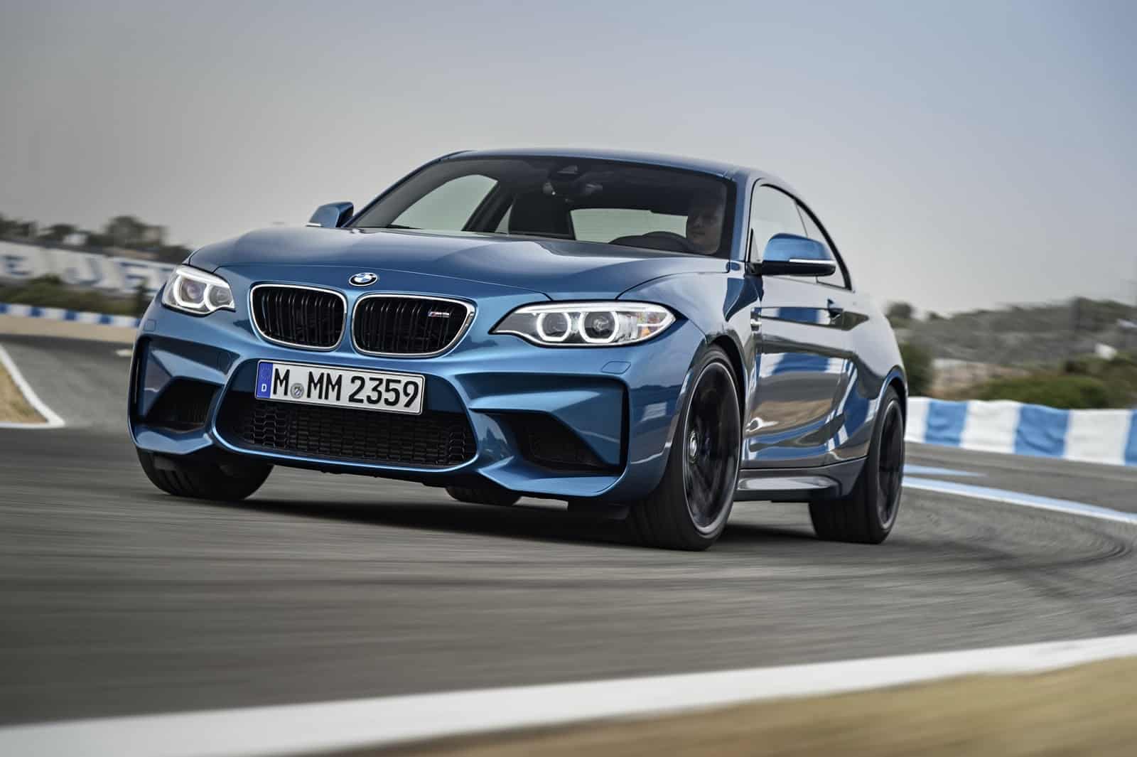 2017-BMW-M2-Coupe-36